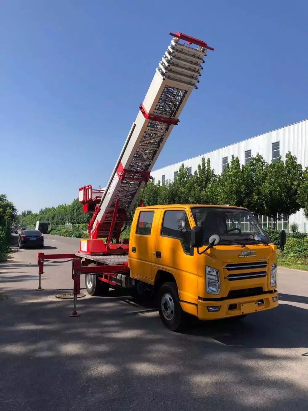 秀英附近的云梯车出租服务：轻松解决高空作业需求